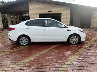 2017 Kia Rio III Рестайлинг, белый, 990000 рублей, вид 5