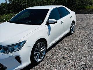 2016 Toyota Camry VII (XV50) Рестайлинг, белый, 2100000 рублей, вид 4