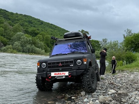 1989 Mitsubishi Pajero I, чёрный, 1000000 рублей, вид 1