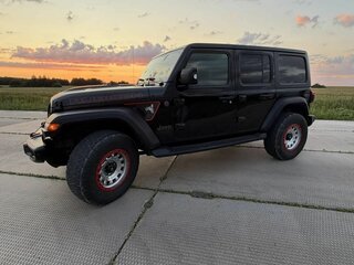2020 Jeep Wrangler IV (JL), чёрный, 3850000 рублей, вид 3