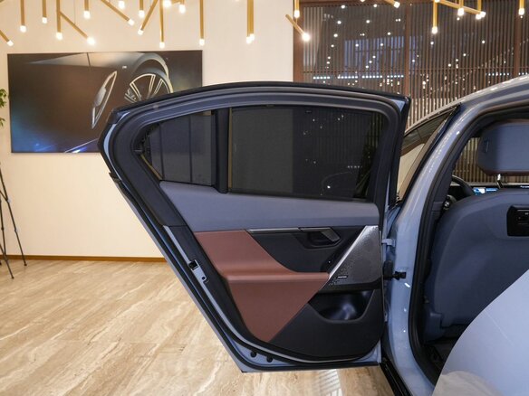 2024 BMW 5 серии 530i xDrive VIII (G60/G61/G68), серый - вид 35