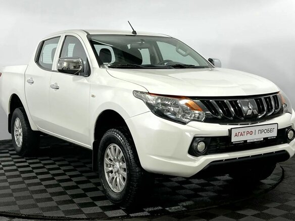 2017 Mitsubishi L200 V, белый, 2350000 рублей - вид 3