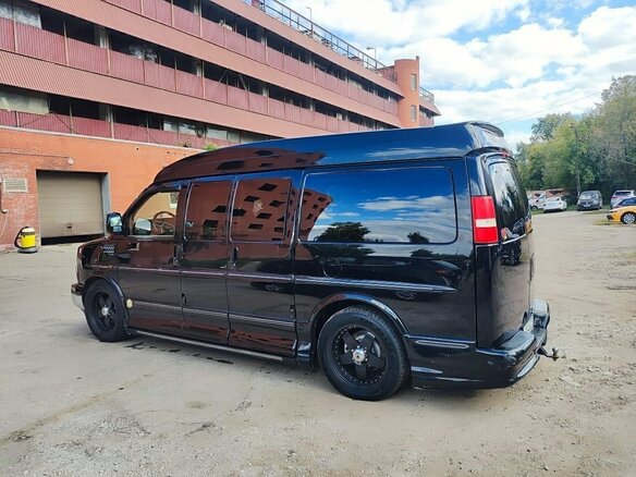 2010 Chevrolet Express II, чёрный, 3100000 рублей - вид 5