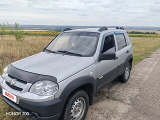 2014 Chevrolet Niva I Рестайлинг, серебристый, 725000 рублей, вид 1