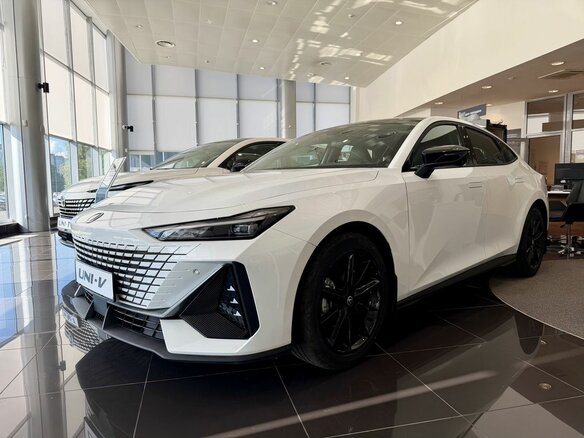 2024 Changan UNI-V I, белый, 3329900 рублей - вид 3
