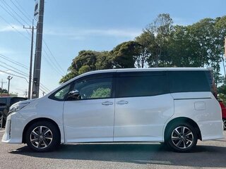 2021 Toyota Noah III (R80) Рестайлинг, белый, 2231000 рублей, вид 3