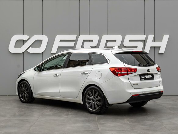 2017 Kia Ceed II Рестайлинг, белый - вид 1