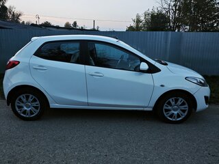 2010 Mazda 2 II (DE), белый, 670000 рублей, вид 2