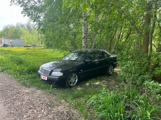1997 Mercedes-Benz C-Класс 180 I (W202) Рестайлинг, чёрный, 350000 рублей, вид 2