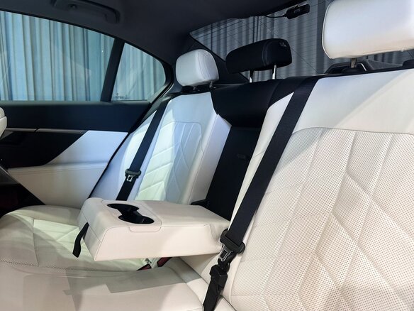 2024 BMW 5 серии 520i VIII (G60/G61/G68), серый, 6200000 рублей - вид 18