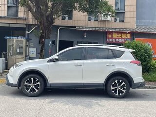2019 Toyota RAV4 IV (XA40) Рестайлинг, белый, 1960000 рублей, вид 3