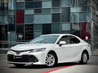 2021 Toyota Camry VIII (XV70), белый, 1695000 рублей, вид 2