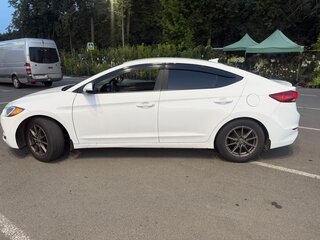 2017 Hyundai Elantra VI (AD), белый, 1350000 рублей, вид 2