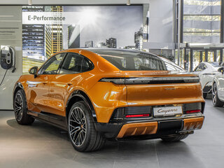2026 Porsche Cayenne Electric Coupé IV, золотистый, 26700000 рублей, вид 4