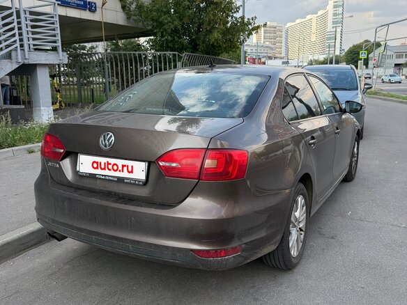 2013 Volkswagen Jetta VI, коричневый - вид 5