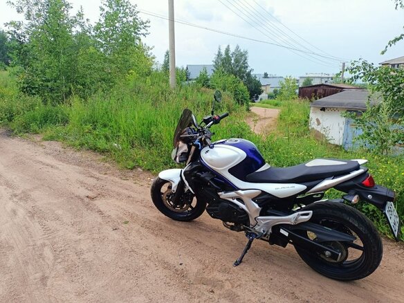 2010 Suzuki SFV 400 Gladius, белый, 370000 рублей - вид 6