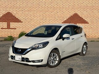 2018 Nissan Note e-Power II Рестайлинг, белый, 1320000 рублей, вид 1