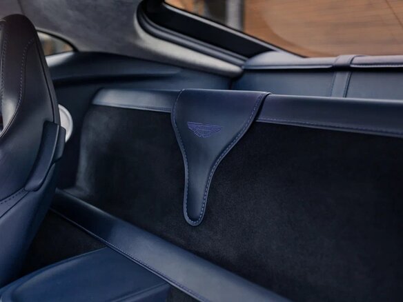 2019 Aston Martin V8 Vantage IV, синий, 13500000 рублей - вид 17