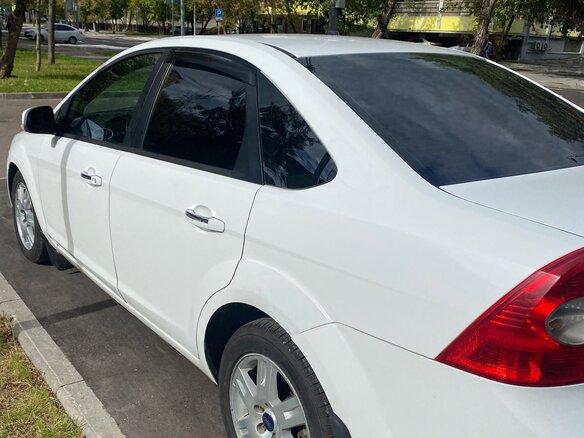 2010 Ford Focus II Рестайлинг, белый, 650000 рублей - вид 4