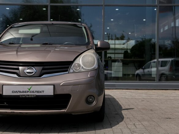 2010 Nissan Note I Рестайлинг, коричневый - вид 9