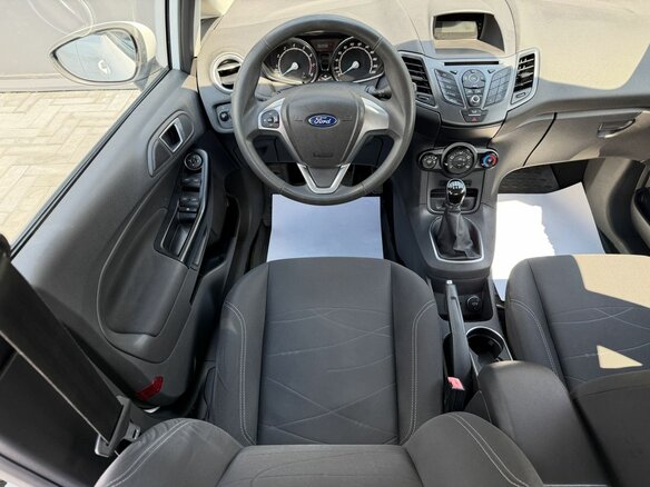 2015 Ford Fiesta Mk6 Рестайлинг, белый, 845000 рублей - вид 10