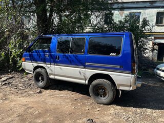 1989 Mitsubishi Delica III, синий, 465000 рублей, вид 3