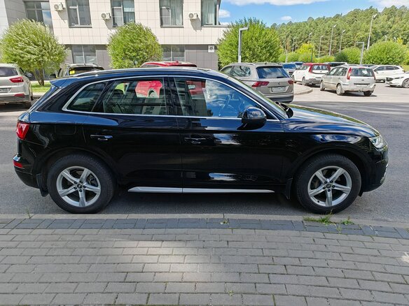 2019 Audi Q5 II (FY), чёрный, 3350000 рублей - вид 2