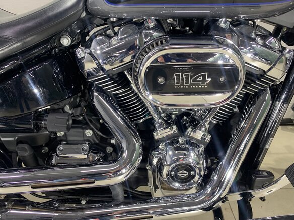 2021 Harley-Davidson Fat Boy, серый, 1849000 рублей - вид 17