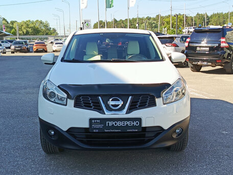 2013 Nissan Qashqai I Рестайлинг, белый, 910000 рублей, вид 2