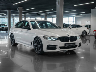 2019 BMW 5 серии 520d xDrive VII (G30/G31/G38), белый, 4350000 рублей, вид 2