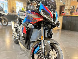 2025 BMW M 1000 XR, чёрный, 3890000 рублей, вид 3