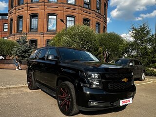 2019 Chevrolet Tahoe IV, чёрный, 5100000 рублей, вид 3