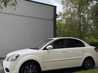 2011 Kia Rio II Рестайлинг, белый, 450000 рублей, вид 5
