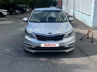2016 Kia Rio III Рестайлинг, серебристый, 900000 рублей, вид 2