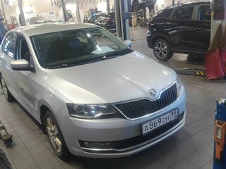 2017 Skoda Rapid I Рестайлинг, серебристый, 1070000 рублей, вид 2