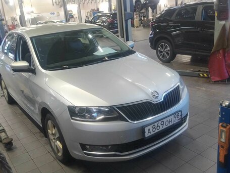 2017 Skoda Rapid I Рестайлинг, серебристый, 1070000 рублей, вид 2