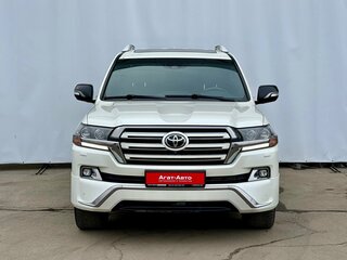 2017 Toyota Land Cruiser 200 Series Рестайлинг 2, белый, 6450000 рублей, вид 3