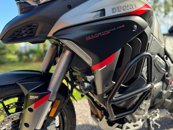 2024 Ducati Multistrada V4, серый - вид 3