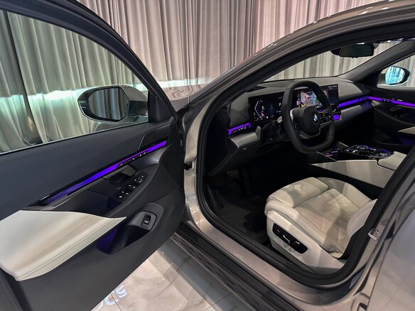 2024 BMW 5 серии 520i VIII (G60/G61/G68), серый, 6200000 рублей - вид 13