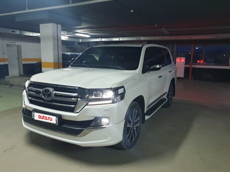 2019 Toyota Land Cruiser 200 Series Рестайлинг 2, белый, 6695000 рублей, вид 2