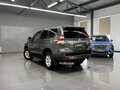 2015 Toyota Land Cruiser Prado 4-speed 150 Series Рестайлинг 1, серый, 3260000 рублей - вид 5