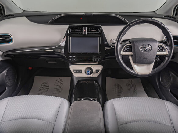 2016 Toyota Prius IV (XW50), белый, 1799000 рублей - вид 9