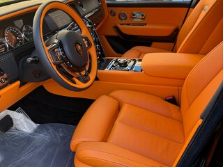 2023 Rolls-Royce Cullinan Black Badge I (Series I), чёрный, 45000000 рублей, вид 4