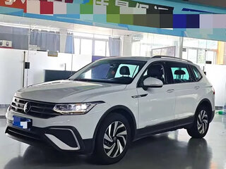 2023 Volkswagen Tiguan L II Рестайлинг (China Market), белый, 1800000 рублей, вид 1