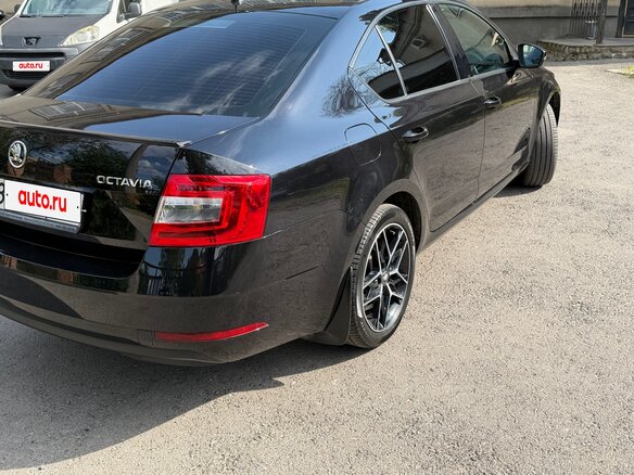 2018 Skoda Octavia III (A7) Рестайлинг, чёрный, 1650000 рублей - вид 3