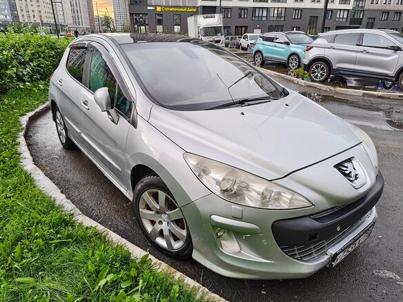 2011 Peugeot 308 I, серебристый