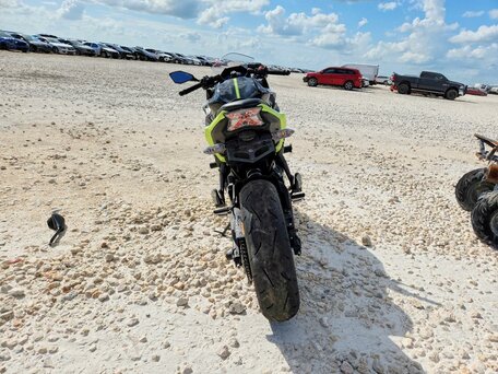 2026 Kawasaki Ninja 650, зелёный, 717641 рублей, вид 2