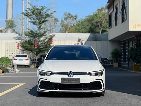 2022 Volkswagen Golf VIII, белый - вид 1