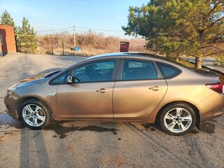 2012 Opel Astra J Рестайлинг, бежевый, 1080000 рублей, вид 4