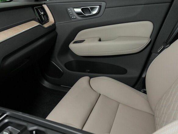 2025 Volvo XC60 II Рестайлинг 2, белый - вид 10